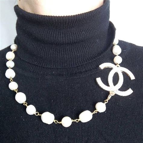 collana perle bianche e nere chanel|Chanel collane usate.